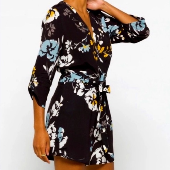 NEW Yumi Kim Floral Liz Romper in Love Triangle Size Small - Picture 1 of 17
